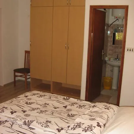 Apartments&rooms Milka * Starigrad-Paklenica