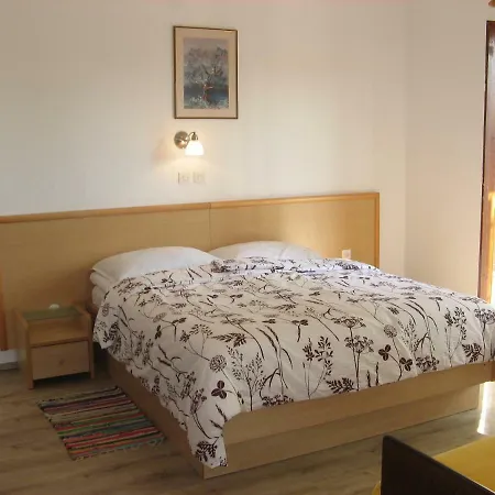 Milka Apartmán Starigrad Paklenica