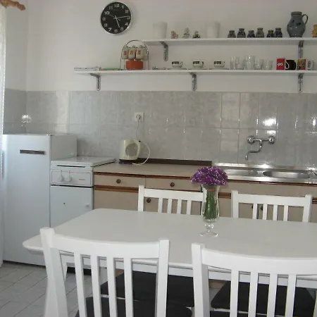 Apartments&rooms Milka דירה *