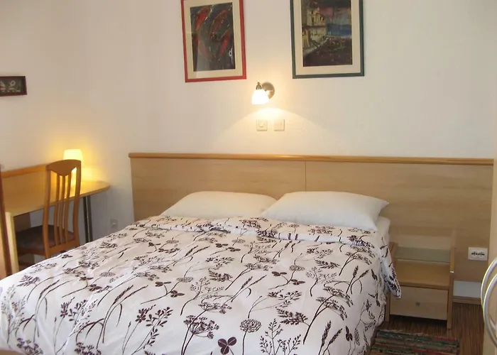 公寓 Apartments&rooms Milka *