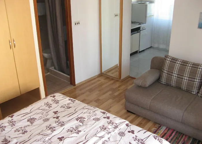 公寓 Apartments&rooms Milka *